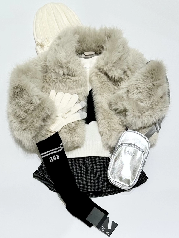 フェイクファークロップドコート×カシミアタッチセーター