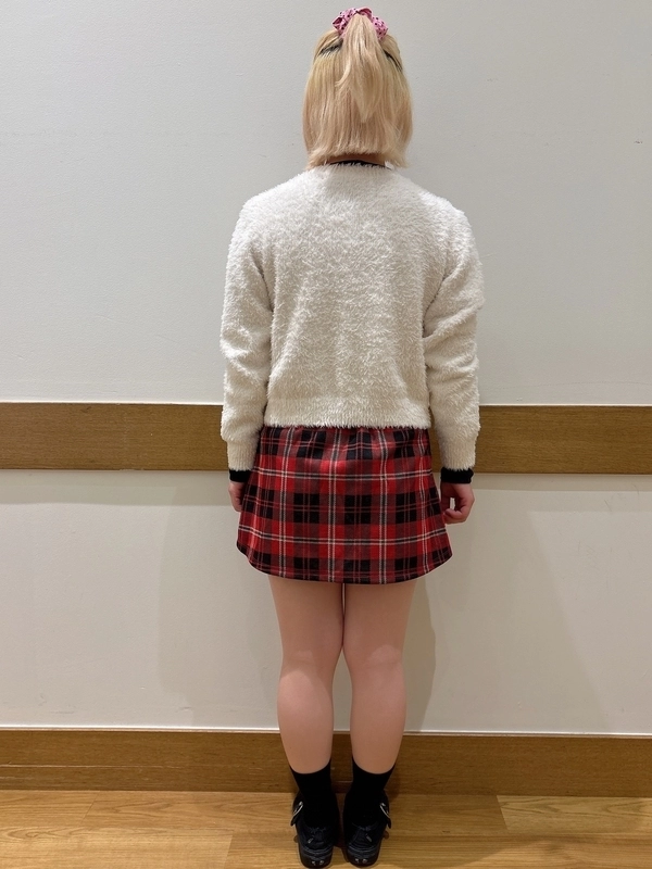 冬にピッタリ！】赤チェックスカートコーデのスタイリング | Gap公式