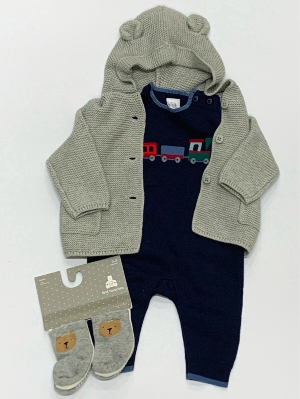 【汽車ぽっぽ】ニットカバーオールでホリデーコーデ