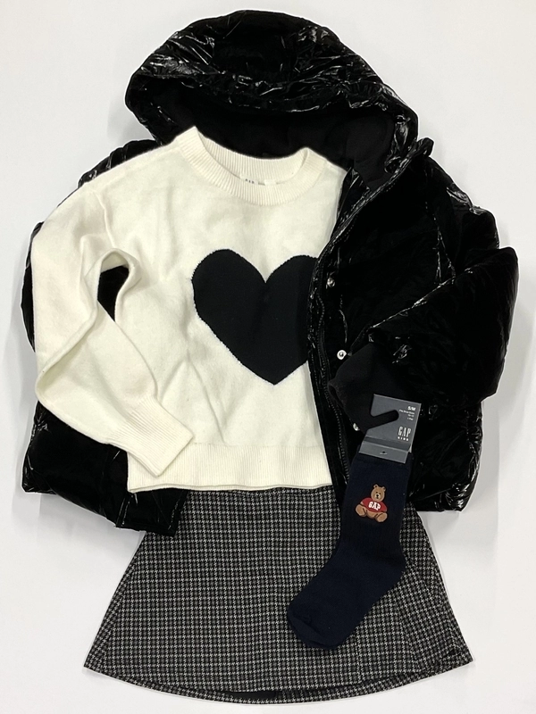 ガーリーモノトーンコーデ