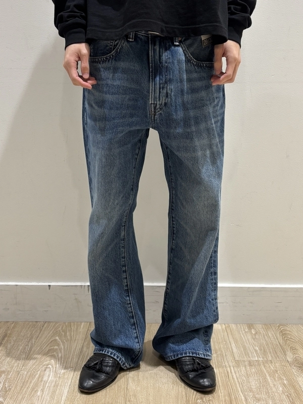 ブーツカットデニムのスタイリング | Gap公式オンラインストア