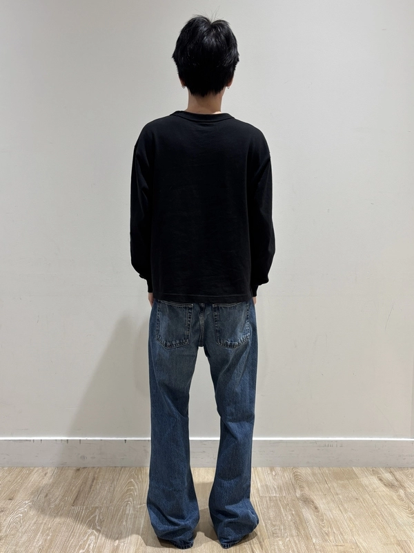 ブーツカットデニムのスタイリング | Gap公式オンラインストア