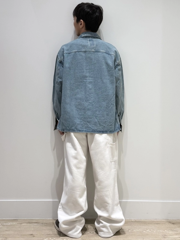 大人気】デニムジャケット×スウェットパンツのスタイリング | Gap公式