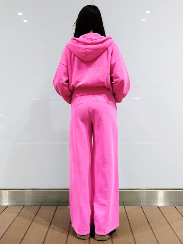 大人気》お尻ロゴのスウェットセットアップ！のスタイリング | Gap公式