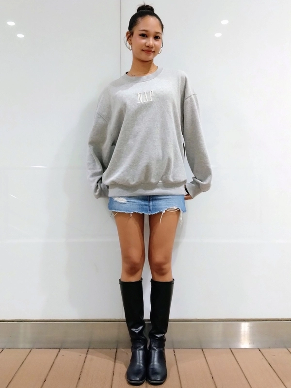 たっぷりスウェット×ミニスカート