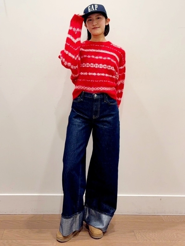 ニット赤×デニムコーデ