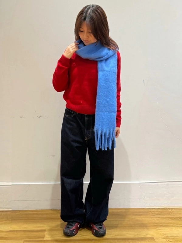 キレイカラーのニットコーデ