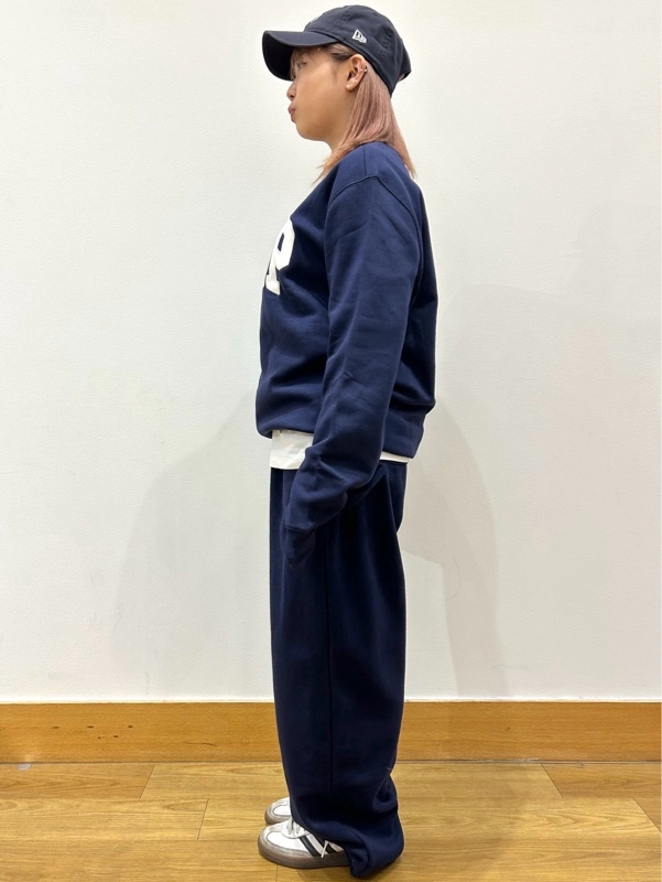 30周年ロゴ】トレーナータイプもおすすめのスタイリング | Gap公式