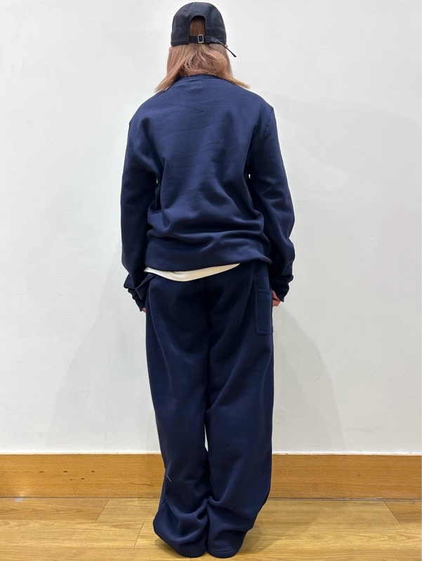 30周年ロゴ】トレーナータイプもおすすめのスタイリング | Gap公式