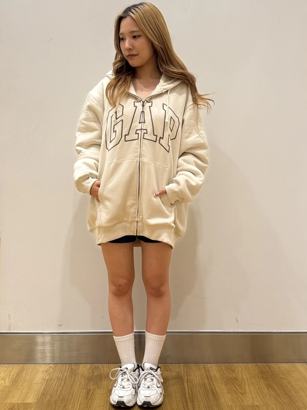 もこもこロゴパーカー