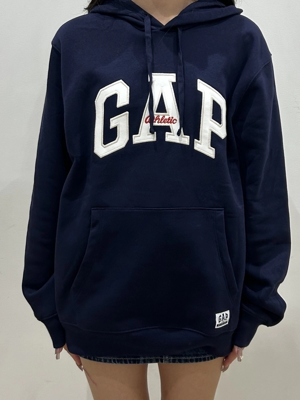 ネイビーパーカーコーデのスタイリング | Gap公式オンラインストア
