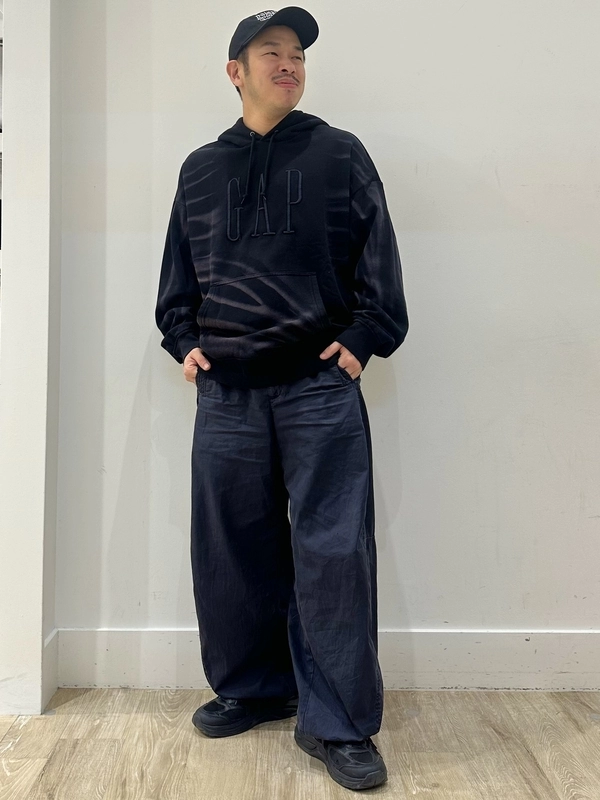 GAP ブラック パーカーとパンツセット 新作パーカー】ブラックコーデ | Gap公式オンラインストア