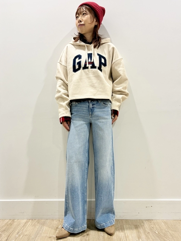新作クロップド＆バレルスリーブGAPロゴパーカー