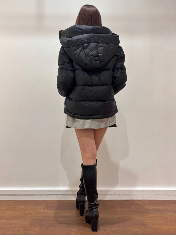 Gapロゴプリマロフトパファージャケットdeモノトーン』のスタイリング