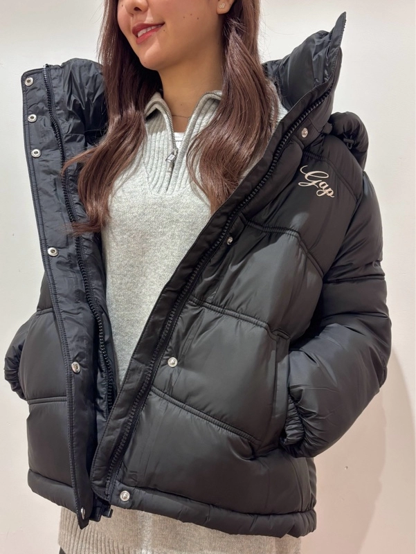 Gapロゴプリマロフトパファージャケットdeモノトーン』のスタイリング