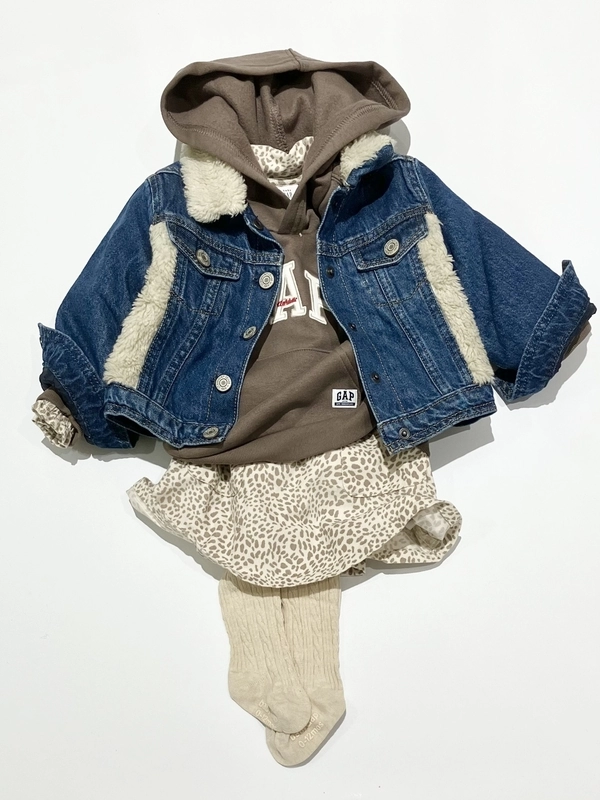 ハートがかわいいボアデニムジャケットコーデ