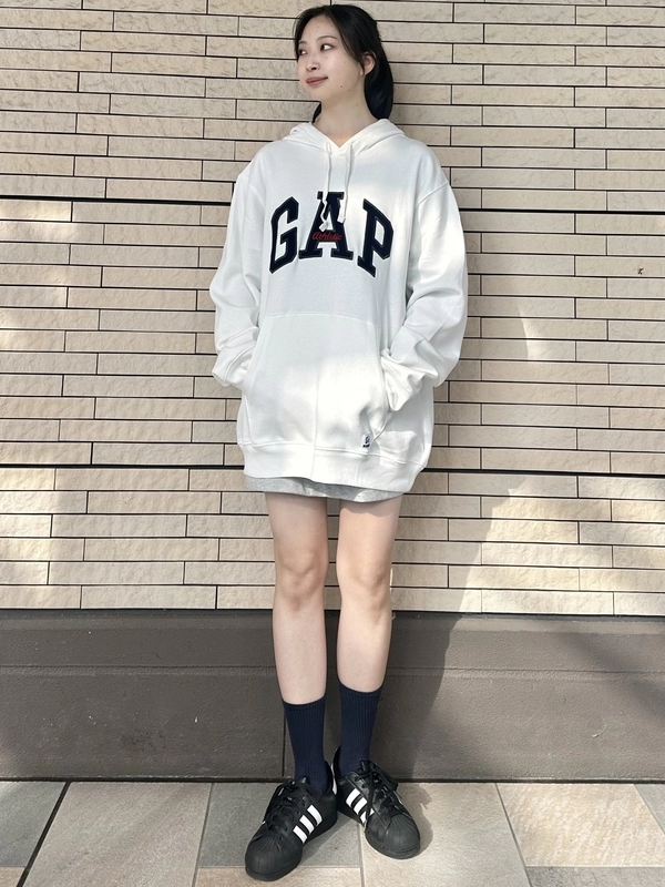 【新作】ギャップロゴパーカー×スウェットミニスカート