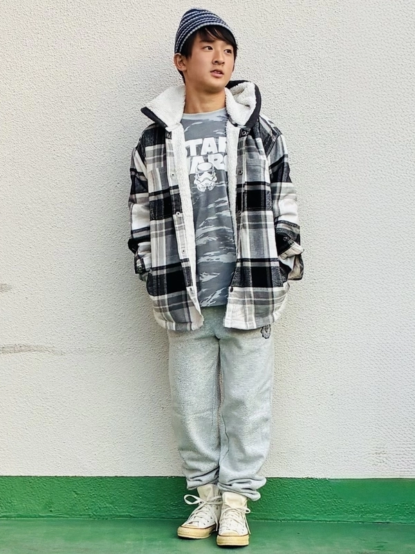 キッズ【通学に便利ボアジャケット】モノトーンコーデ