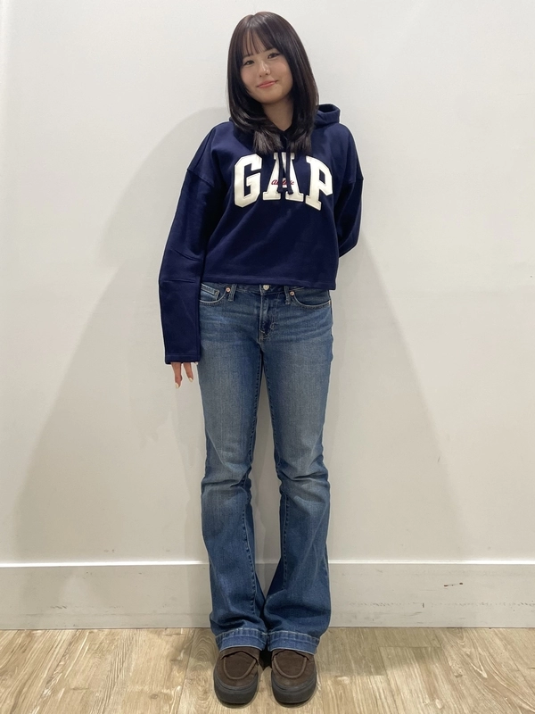 短丈が可愛いロゴパーカーと人気デニム♪ | Gap公式オンラインストア