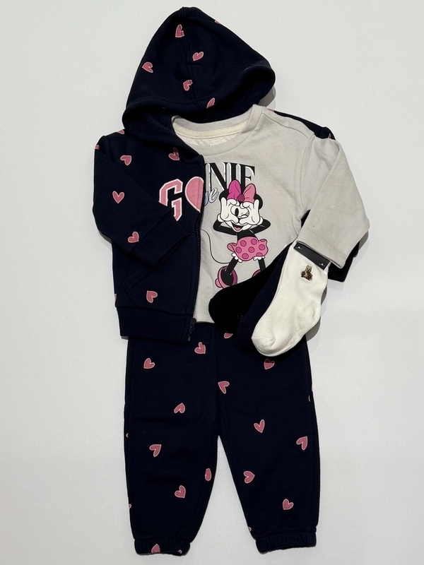 ハートいっぱいのセットアップコーデ