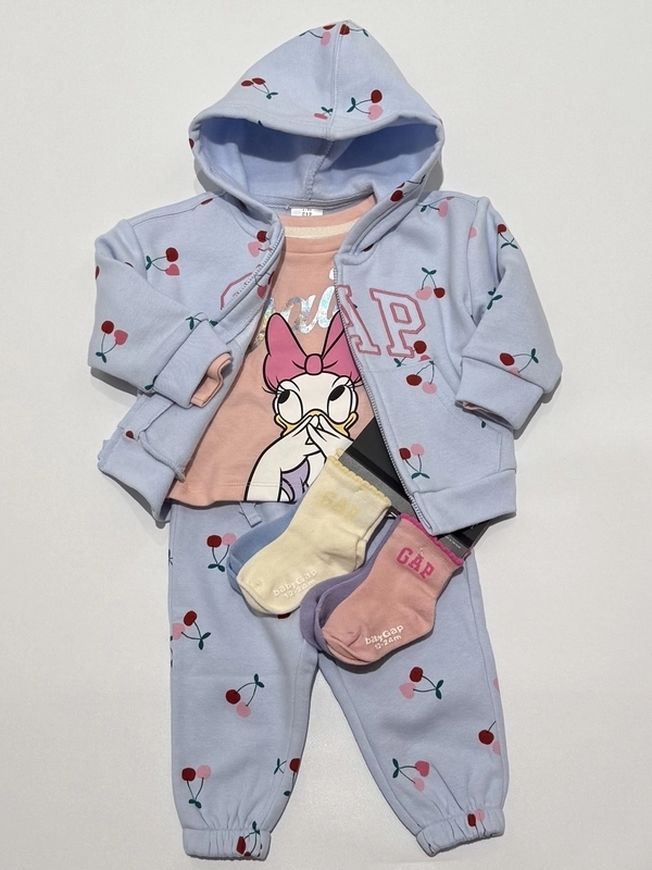 さくらんぼいっぱいのセットアップコーデ