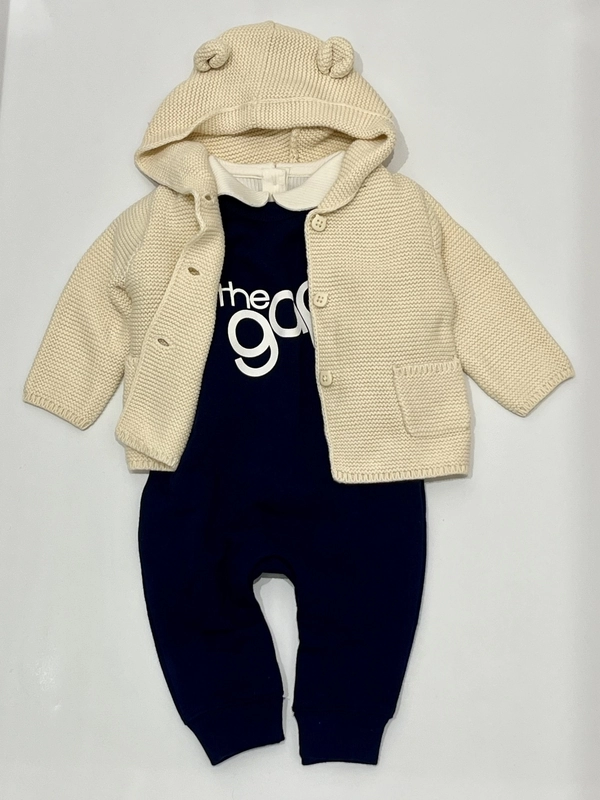 gapロゴのカバーオールでお出かけ！