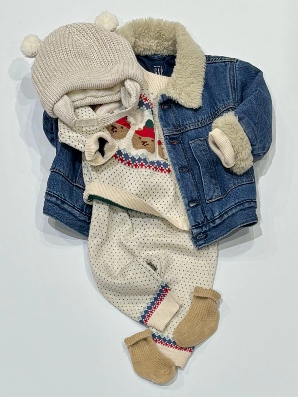 『後ろのクマさんが可愛いデニムジャケットde暖か冬コーデ』