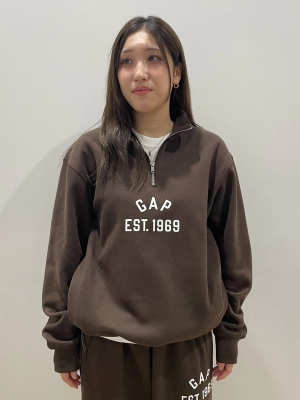 ブラウンカラー☆スウェットセットアップのスタイリング | Gap公式