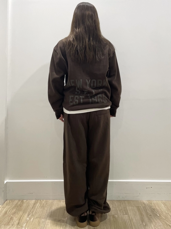 ブラウンカラー☆スウェットセットアップのスタイリング | Gap公式