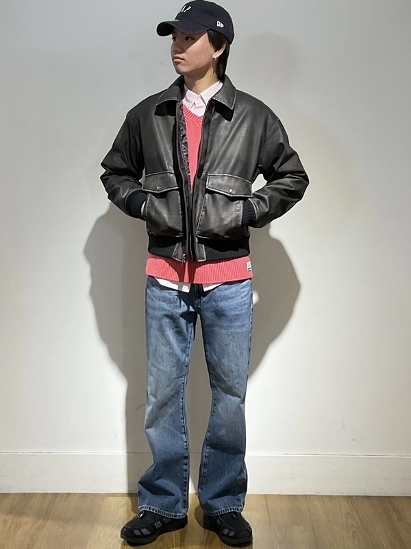 レザージャケットを明るいコーデでのスタイリング | Gap公式オンライン