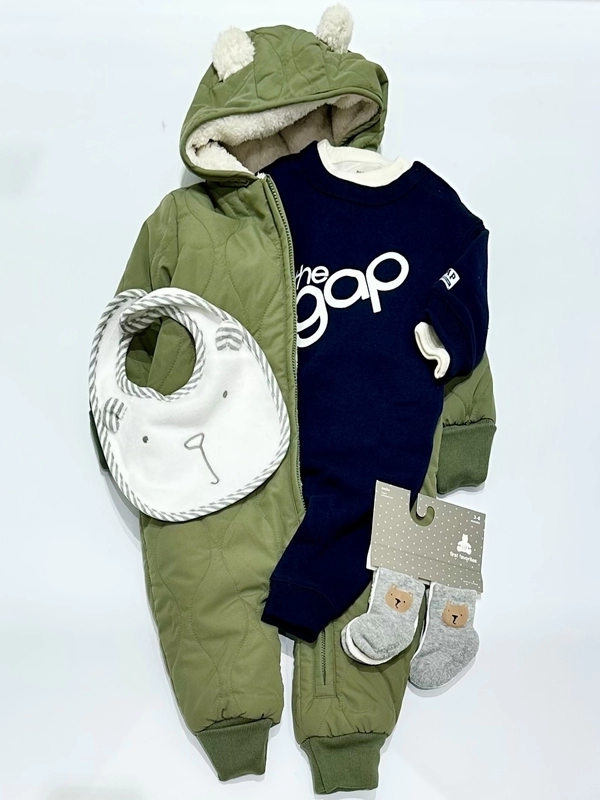 キルティングボアボディオール×ロゴカバーオール