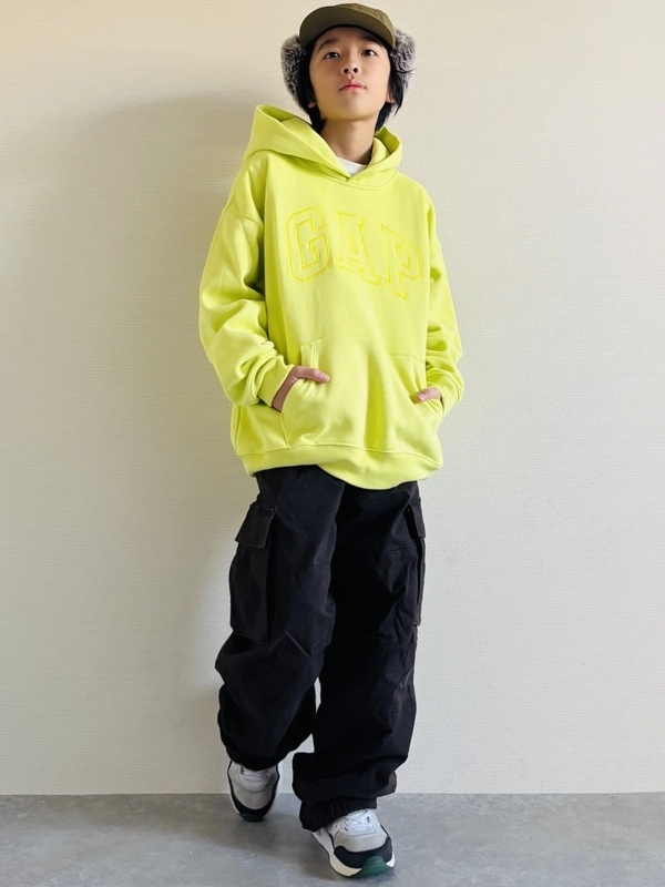 【GAPロゴパーカー】ネオンカラーでスタイルアップ！