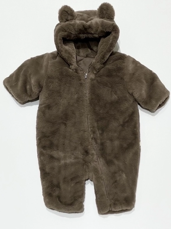 フェイクファーくまさんカバーオールのスタイリング | Gap公式