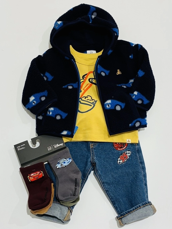 ベビー【ボアパーカーコーデ】働く車