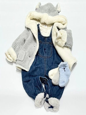 くまさんポケットデニムオーバーオールのスタイリング | Gap公式