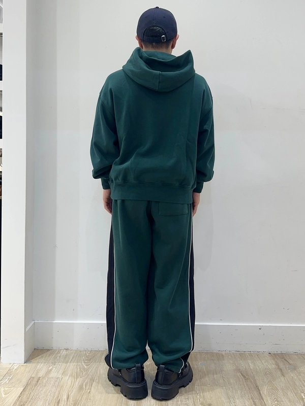 ストレンジャーシングス】セットアップコーデのスタイリング | Gap公式