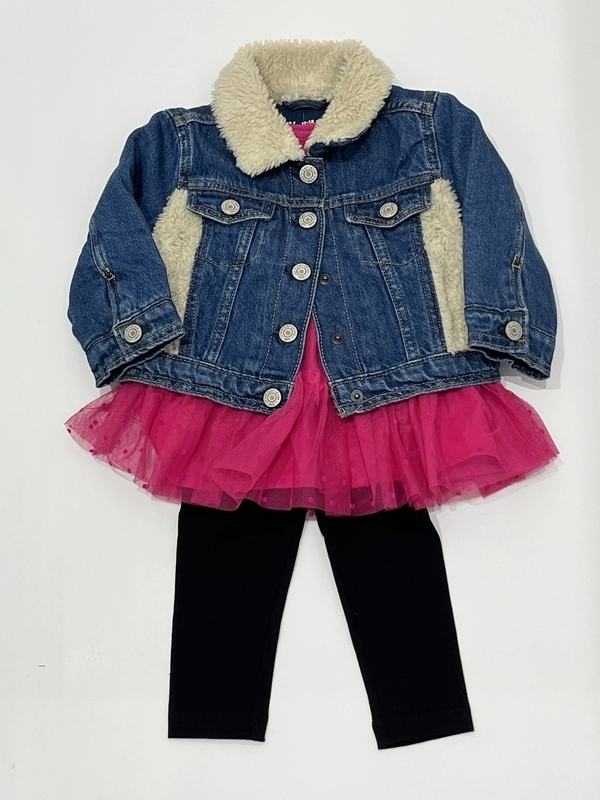 チュールワンピースとデニムジャケットのおでかけコーデ