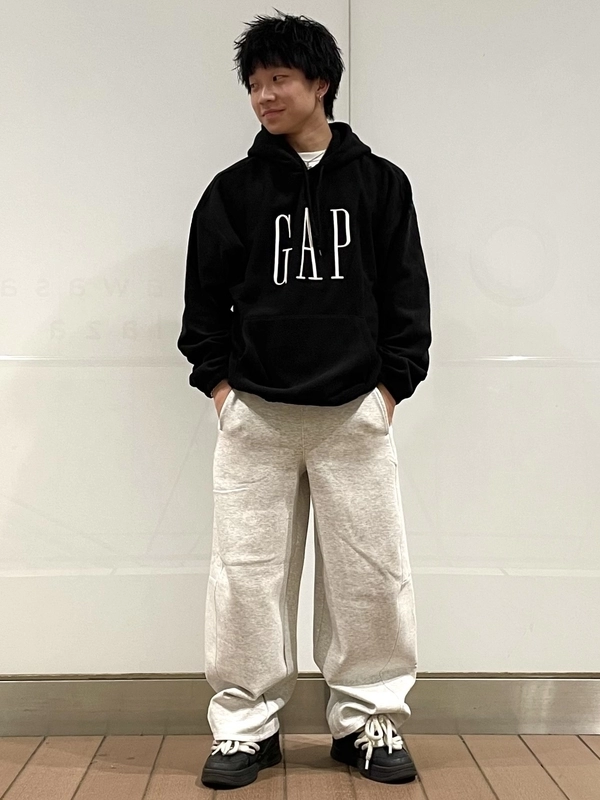 【大人気】ロゴパーカーコーデ