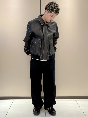 重厚なレザージャケットのスタイリング | Gap公式オンラインストア