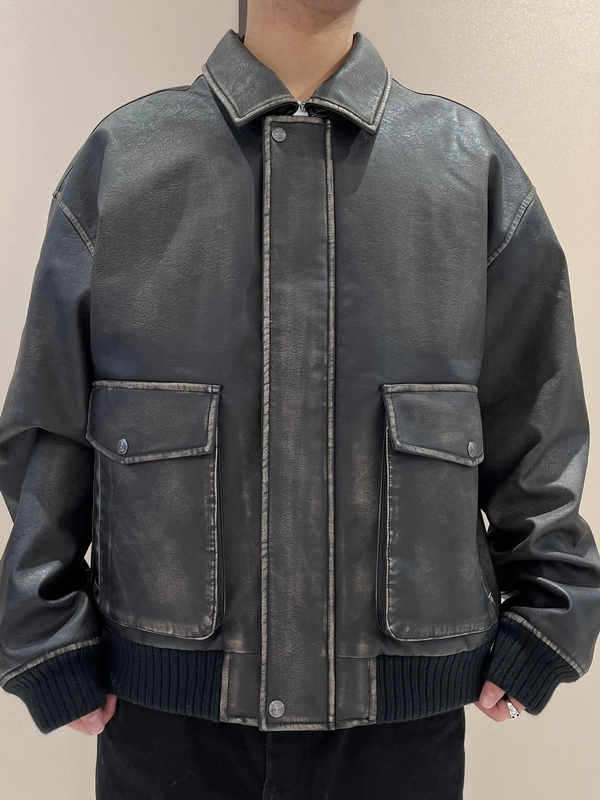 重厚なレザージャケットのスタイリング | Gap公式オンラインストア