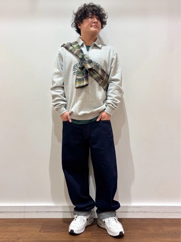 『Gapロゴハーフジップ襟付きトレーナーdeデニムコーデ』