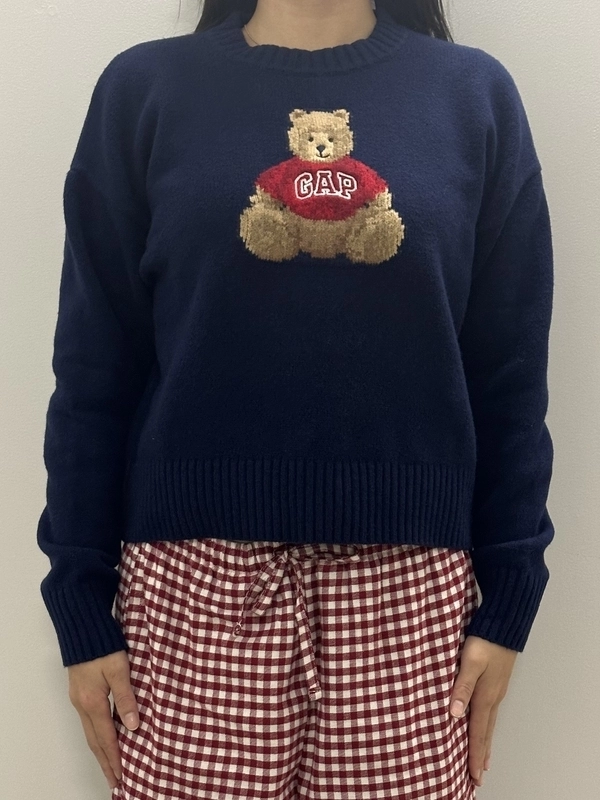 ギャップ　ブラナンベアセーター　レディースS かわいすぎるブラナンセーター】のスタイリング | Gap公式オンラインストア