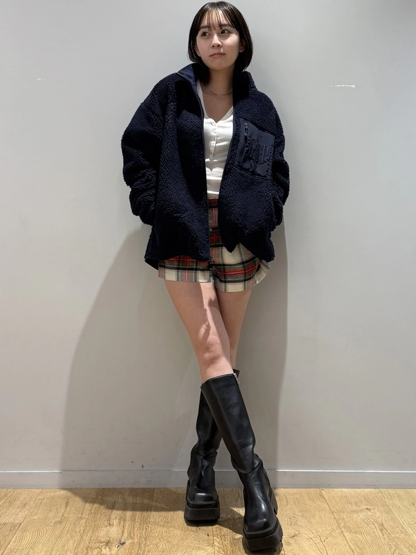 ボアジャケットにチェックパンツが可愛いカジュアルコーデ♡