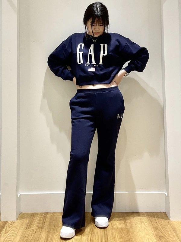 大人気セットアップのスタイリング | Gap公式オンラインストア GAP スウェットセットアップ　短丈　フレア