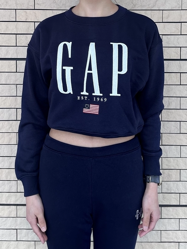 新作】Gapロゴスウェットシャツ×フレアスウェットパンツのスタイリング