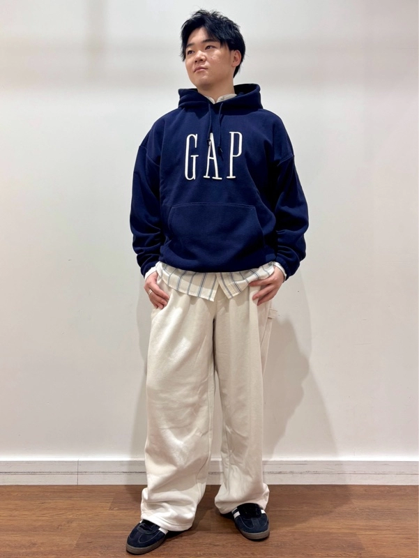 『新作Gapロゴフリースフードde楽ちんカジュアルコーデ』