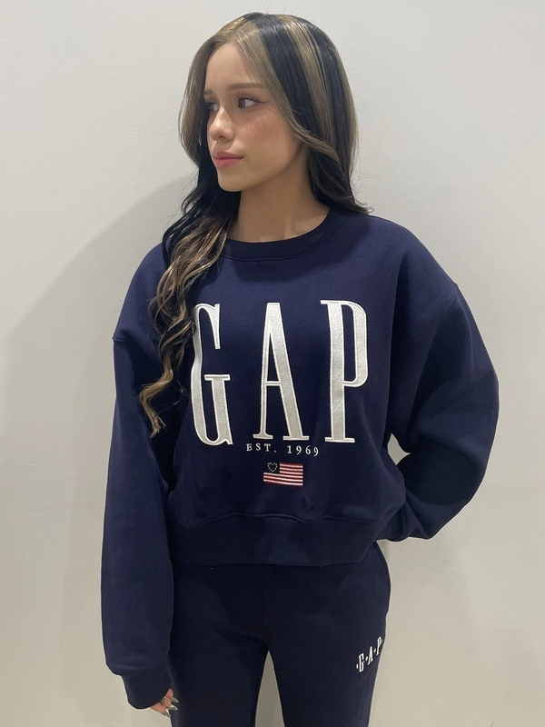 ロゴスウェットセットアップ♪のスタイリング | Gap公式オンラインストア