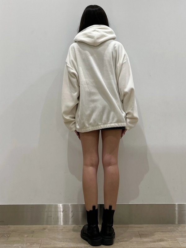 ポピーパーカー ホワイトX'masコーデset 新作！ホワイトパーカーコーデのスタイリング | Gap公式オンラインストア