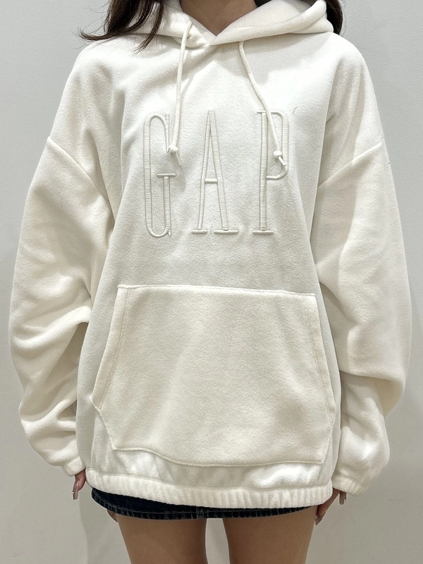 新作！ホワイトパーカーコーデのスタイリング | Gap公式オンラインストア