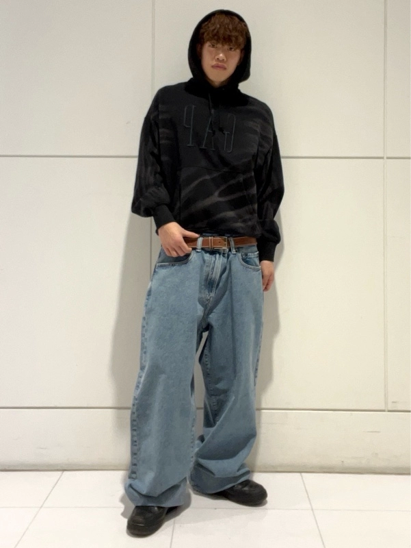 ロゴカジュアルコーデのスタイリング | Gap公式オンラインストア